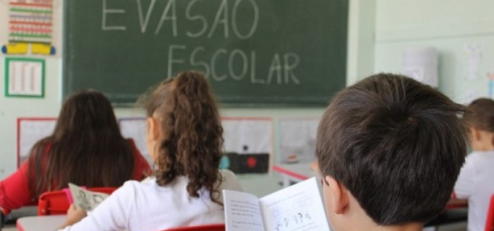 Falta de prioridade para educação exclui crianças das escolas
