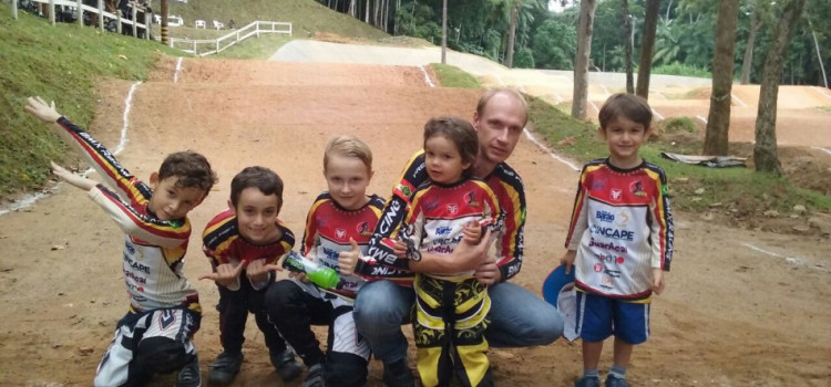 Ciclismo de Blumenau conquista medalhas no bicicross e no mountain bike