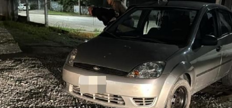 Carro é roubado e recuperado nessa quinta