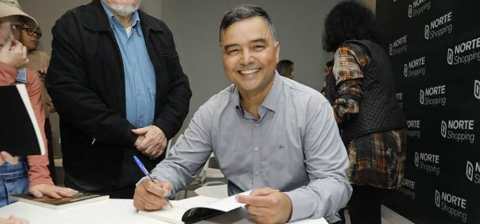 Ex-comandante da PM lança livro sobre bastidores da segurança