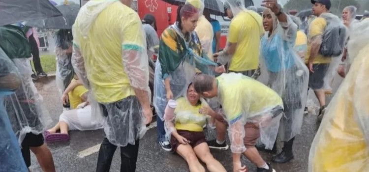 Vídeo: Raio atinge ato político em Brasília e deixa feridos