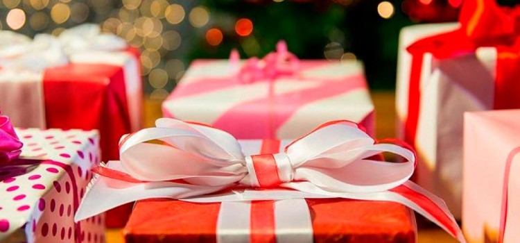 56% dos brasileiros pretendem gastar com presentes de Natal