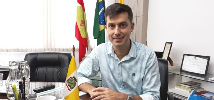 Justiça condena ex-prefeito de Gaspar por coação a servidores