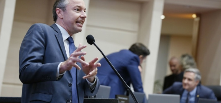 Deputados destacam aumento das reclamações do Universidade Gratuita