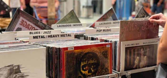 Feira de vinil reúne colecionadores no Shopping Park Europeu