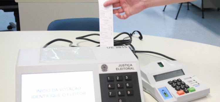 Urnas eleitorais terão “tela-resumo” e voto impresso