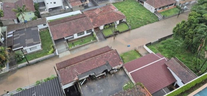 Frente fria muda o tempo em Blumenau e traz alerta para temporais