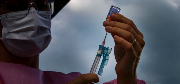 SC deve receber centenas de milhares de doses de vacina contra Covid