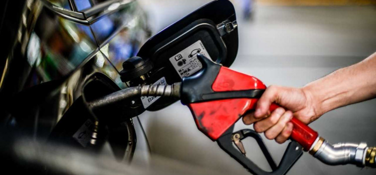 Preço do diesel tem alta e fecha os primeiros dias do mês a R$ 6,96