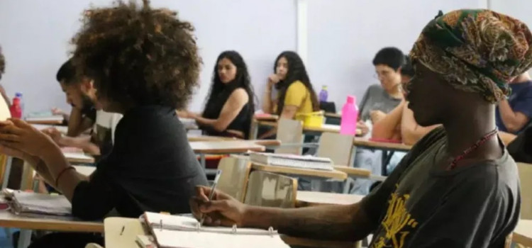 Justiça suspende lei que barrava cotas em universidades de SC