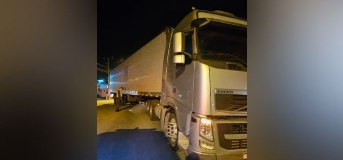 Ciclista de 65 anos morre em atropelamento por carreta na SC-108