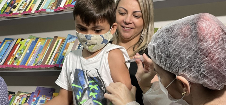 Covid-19: Vacinação infantil começa nas escolas