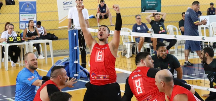 Blumenauense treina  com a Seleção Brasileira de vôlei sentado
