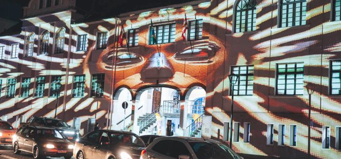 Festival de arte digital transforma o MAB e ruas do centro
