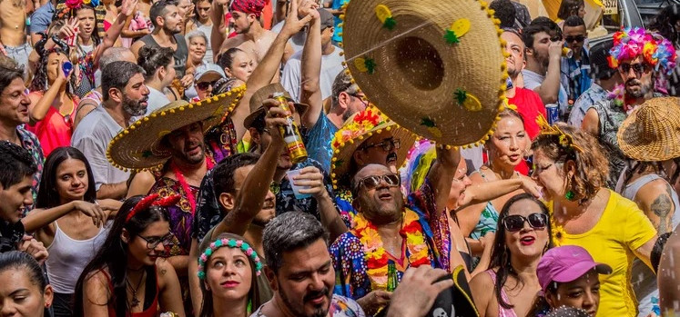 Decolar aponta os destinos mais buscados para o Carnaval