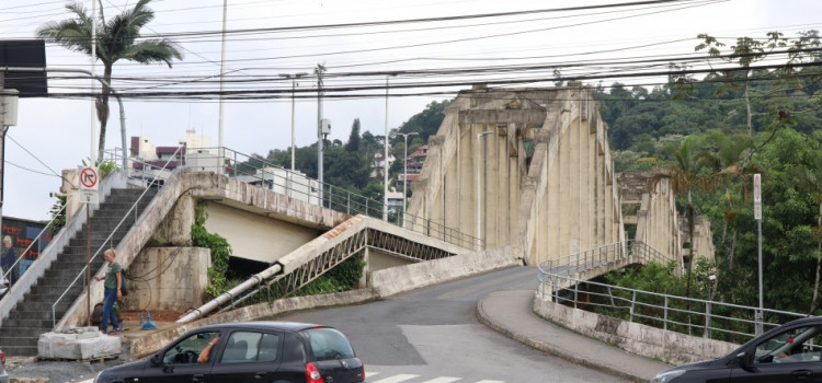 Ponte dos Arcos deixa acesso interrompido no fim de semana