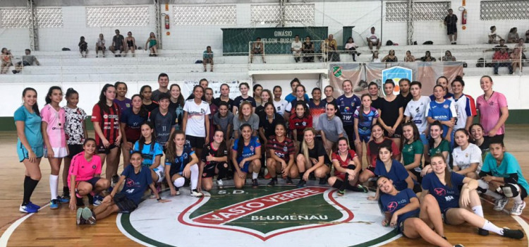 Blumenau Futsal seleciona 16 atletas para equipe feminina