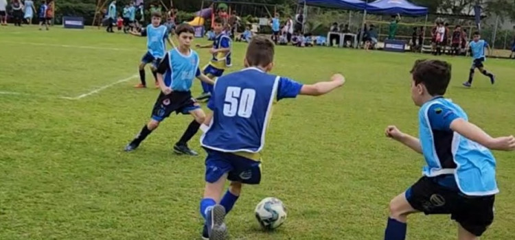 Finais da Copa Integração de Futebol reúnem jovens