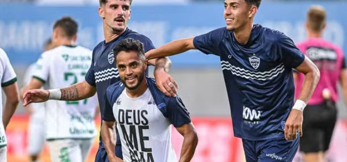 Barra domina Chapecoense e coloca as mãos na taça do Catarinense