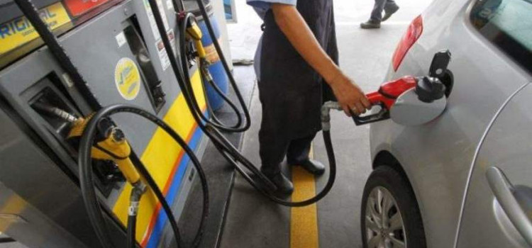 Preço da gasolina sobe 3,3% em 15 dias