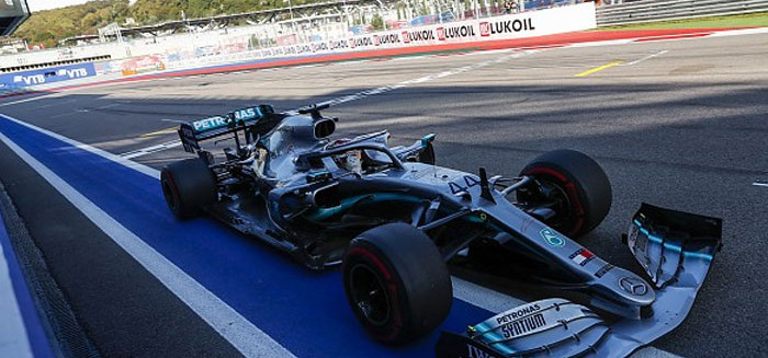 Hamilton comanda dobradinha da Mercedes na Rússia