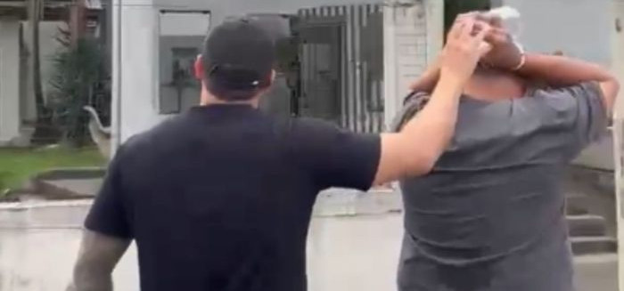 Filho que matou o pai por seguro é preso após anos foragido