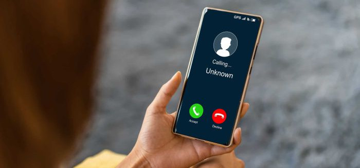 Medo de golpes faz pessoas abandonarem chamadas telefônicas
