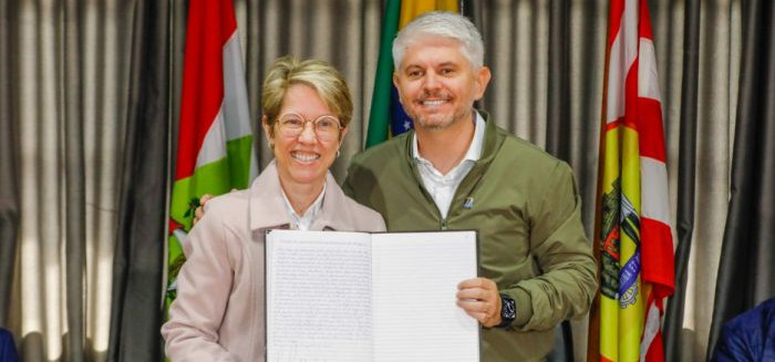 TRE-SC adia julgamento que pede cassação do prefeito