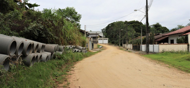 Prefeitura inicia pavimentação em mais três vias da Itoupava Central
