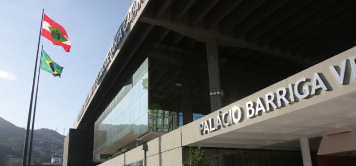Representação feminina na política é barreira em SC