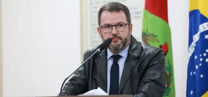 Delegado Rodrigo Marchetti deve assumir vaga de Almir Vieira na Câmara