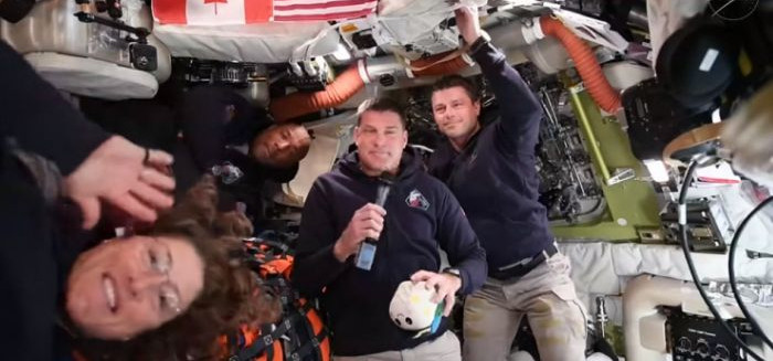 Astronautas a caminho da Lua superam metade do trajeto, confirma Nasa