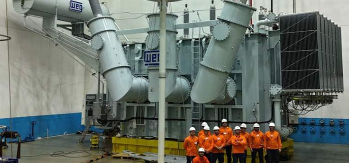 Transformador de 210 toneladas da WEG corta rodovias da região