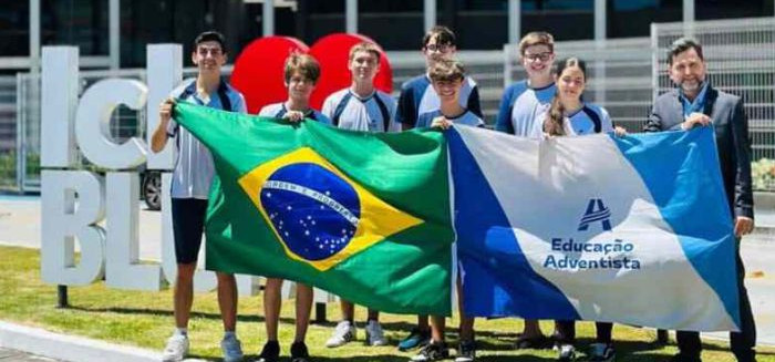 Estudantes de Blumenau embarcam para mundial na Tailândia