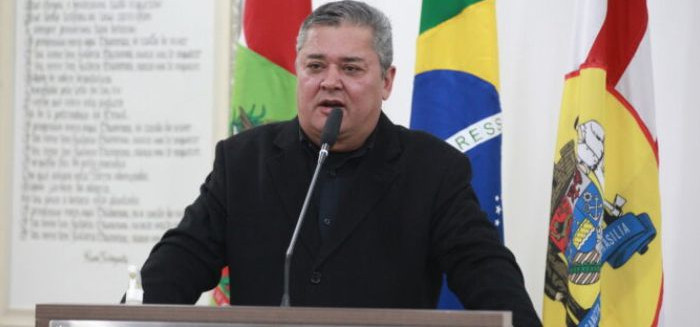 Almir exonera assessores e deixa estrutura de gabinete na Câmara