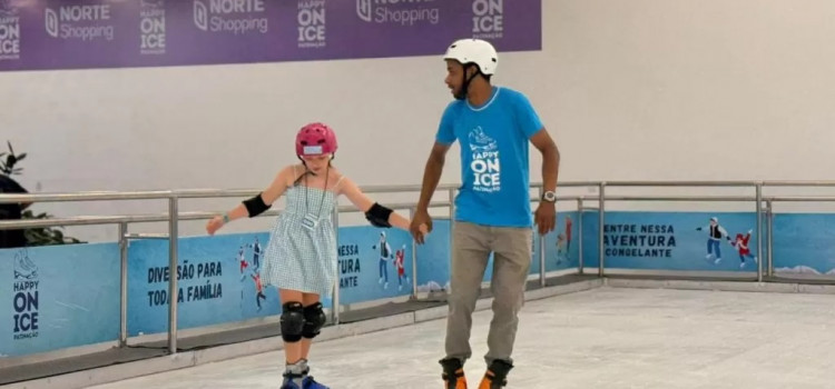 Patinação no gelo anima o verão no Norte Shopping