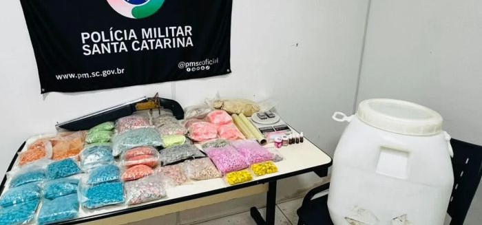 Polícia Militar prende foragido e apreende 24 mil comprimidos de ecstasy