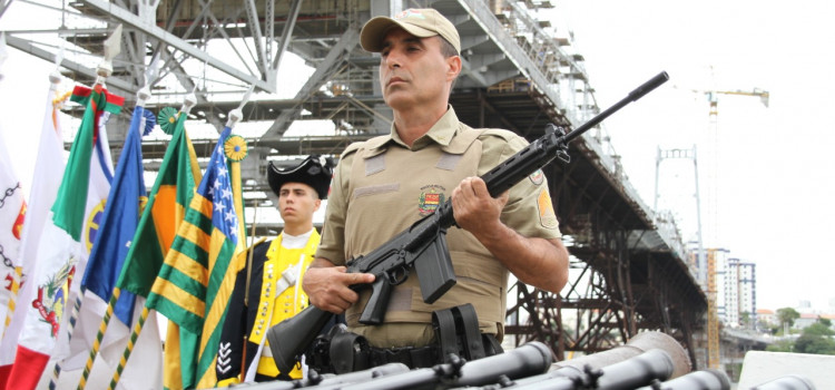 PM recebe novos fuzis para reforçar a segurança de Blumenau