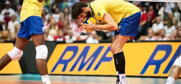 Lucão leva suspensão por gesto obsceno no Mundial