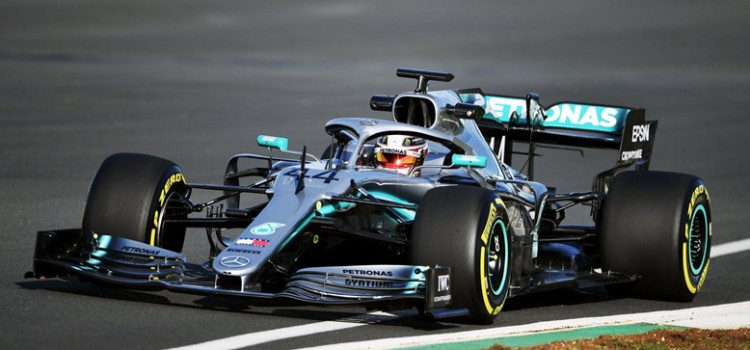 Red Bull crê que “superioridade da Mercedes vai desaparecer