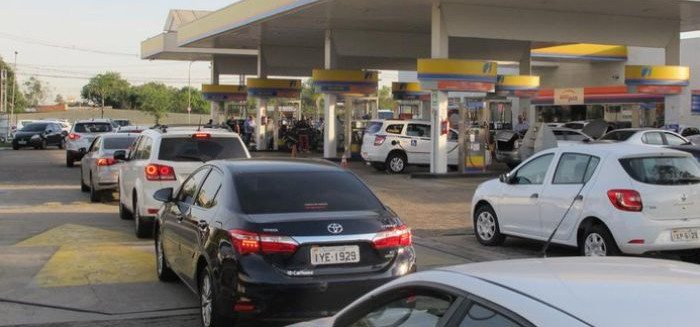 Procon de Blumenau exige que postos justifiquem alta na gasolina em 48h