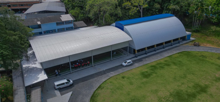 Prefeitura entrega ginásio na EBM Leoberto Leal