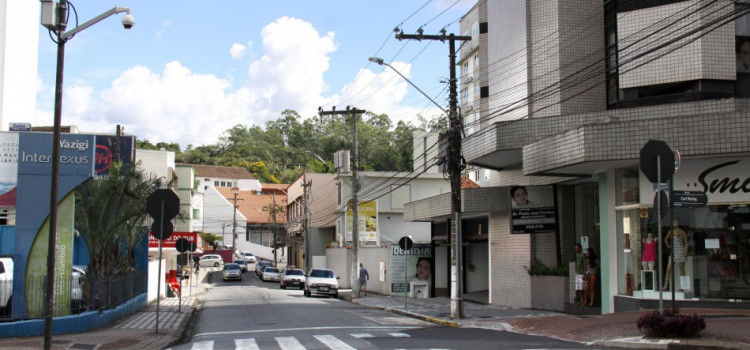 Prefeitura realiza mudanças de trânsito na Rua Paul Hering