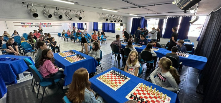 Torneio de xadrez reúne alunos na Pró-Família