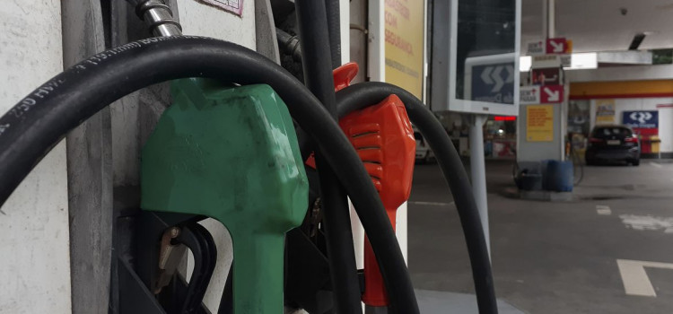 Gasolina sobe até R$ 0,34 e etanol R$ 0,02