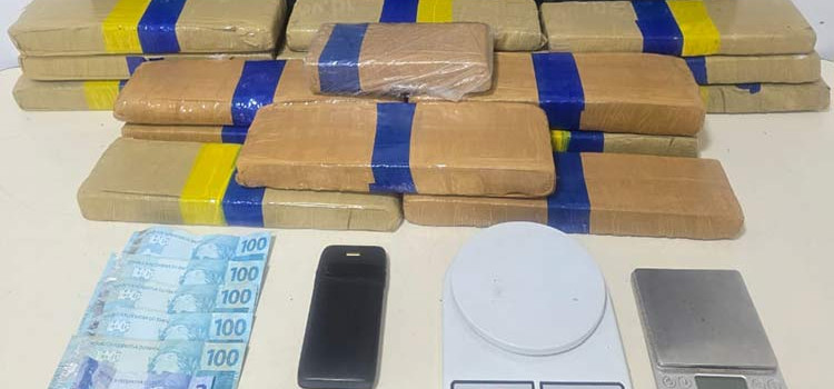 Perseguição e acidente terminam com prisão por tráfico de drogas