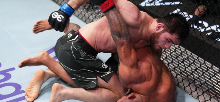 Rafael Alves é derrotado por jovem promessa no UFC Vegas 70