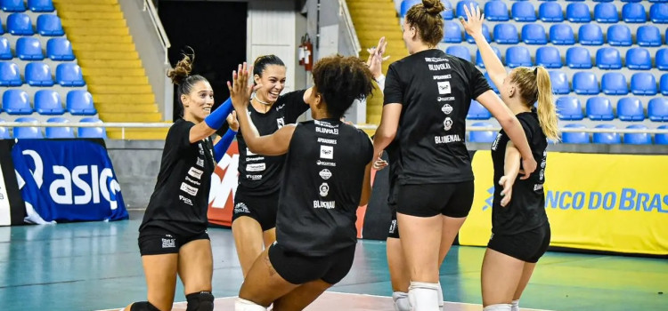 Bluvolei joga contra o Brusque  hoje