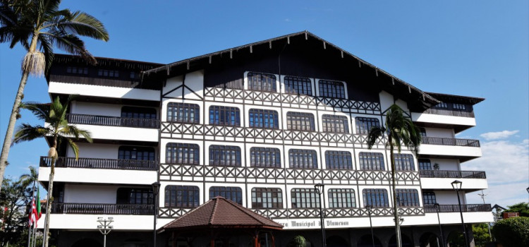 Prefeitura de Blumenau suspende serviços digitais para atualização de sistema