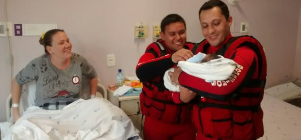 Com ajuda de Bombeiros, menino nasce em meio à enchente em Rio do Sul